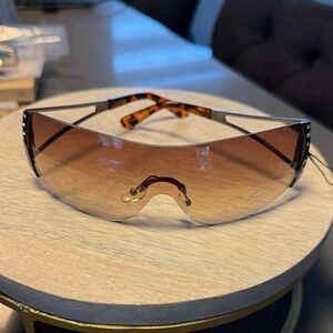 Stylish Brown Sunglasses with side Rhinestones. WA4676-BN silver hardware.